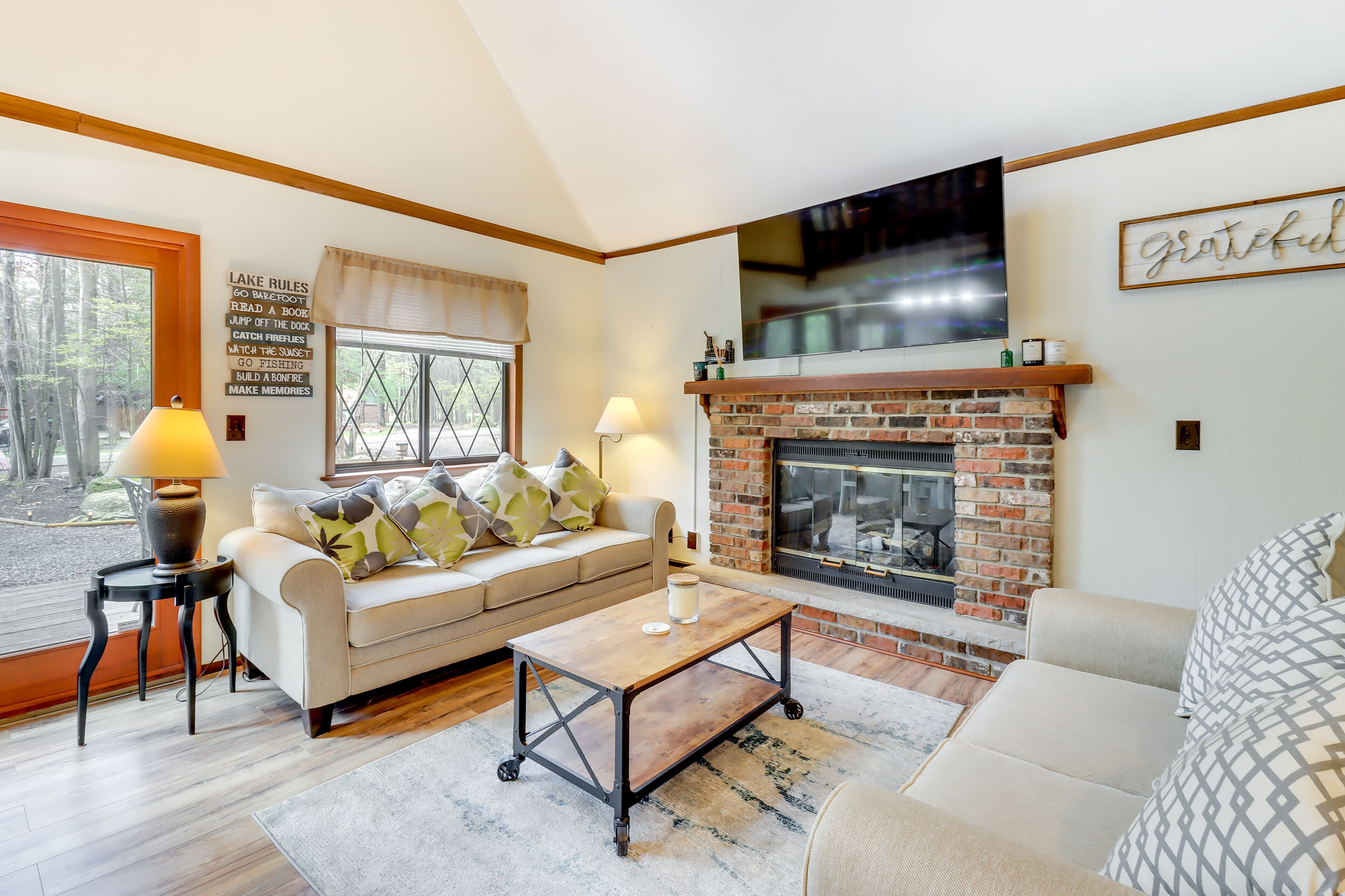 Poconos Vacation Rental 6 Mi to Lake Wallenpaupack