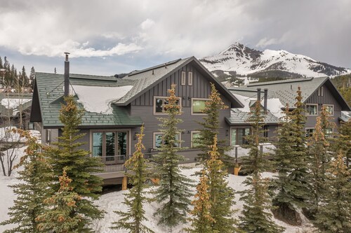 Adventure Awaits! Ski-In/Out Big Sky Townhome by Lake Levinsky & Bear Back Lift