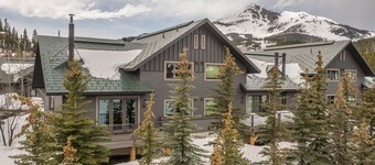 Adventure Awaits! Ski-In/Out Big Sky Townhome by Lake Levinsky & Bear Back Lift