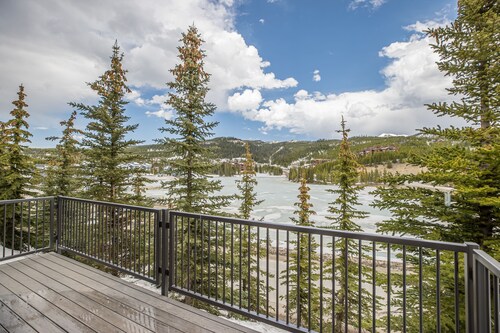 Adventure Awaits! Ski-In/Out Big Sky Townhome by Lake Levinsky & Bear Back Lift