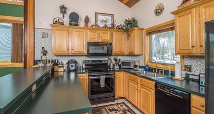 Adventure Awaits! Ski-In/Out Big Sky Townhome by Lake Levinsky & Bear Back Lift