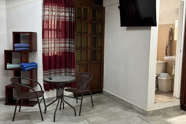 Elite-herbergi | Baðherbergi | Sturta, regnsturtuhaus, handklæði, sápa