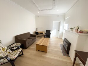 Smart TV, fireplace