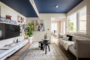 Smart TV - Urban Chic Apartment Near California Avenue, Stanford, Old Downtown (Palo Alto)