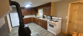 COZY CABIN ON 40 ACRES CLOSE TO THE TRAIL