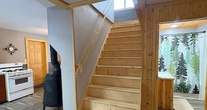 COZY CABIN ON 40 ACRES CLOSE TO THE TRAIL