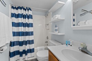 Pyyhkeet, saippua, sampoo, vessapaperi