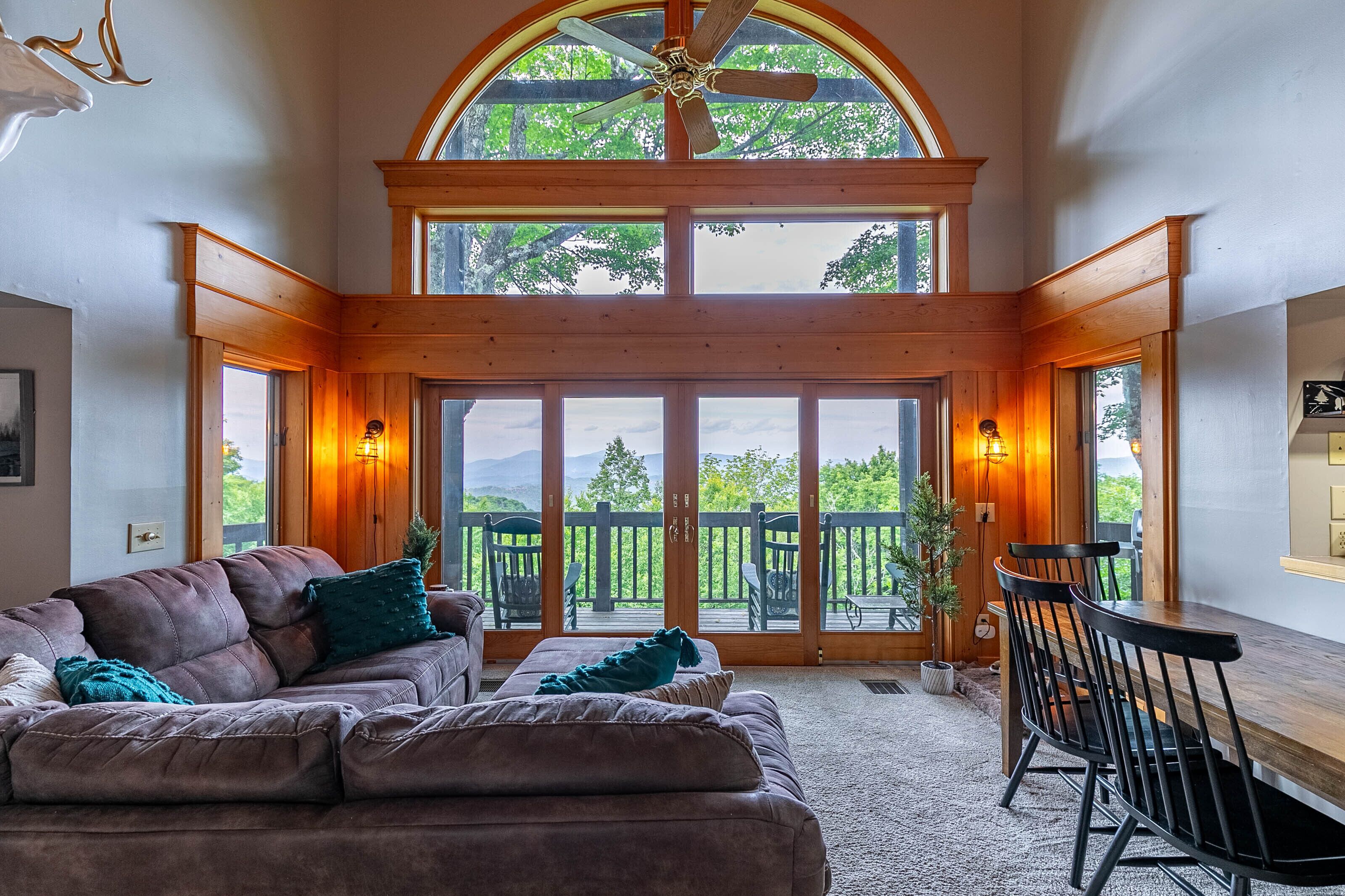 Mount Ever-Rest: Great Mtn Views! 15% Military/First Responder Discount!