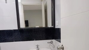 Slaapzaal, 1 slaapkamer, roken, terras | Badkamer