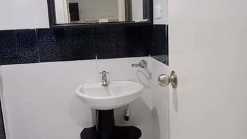 Asrama Umum, 1 kamar tidur, Boleh Merokok, teras | Kamar mandi