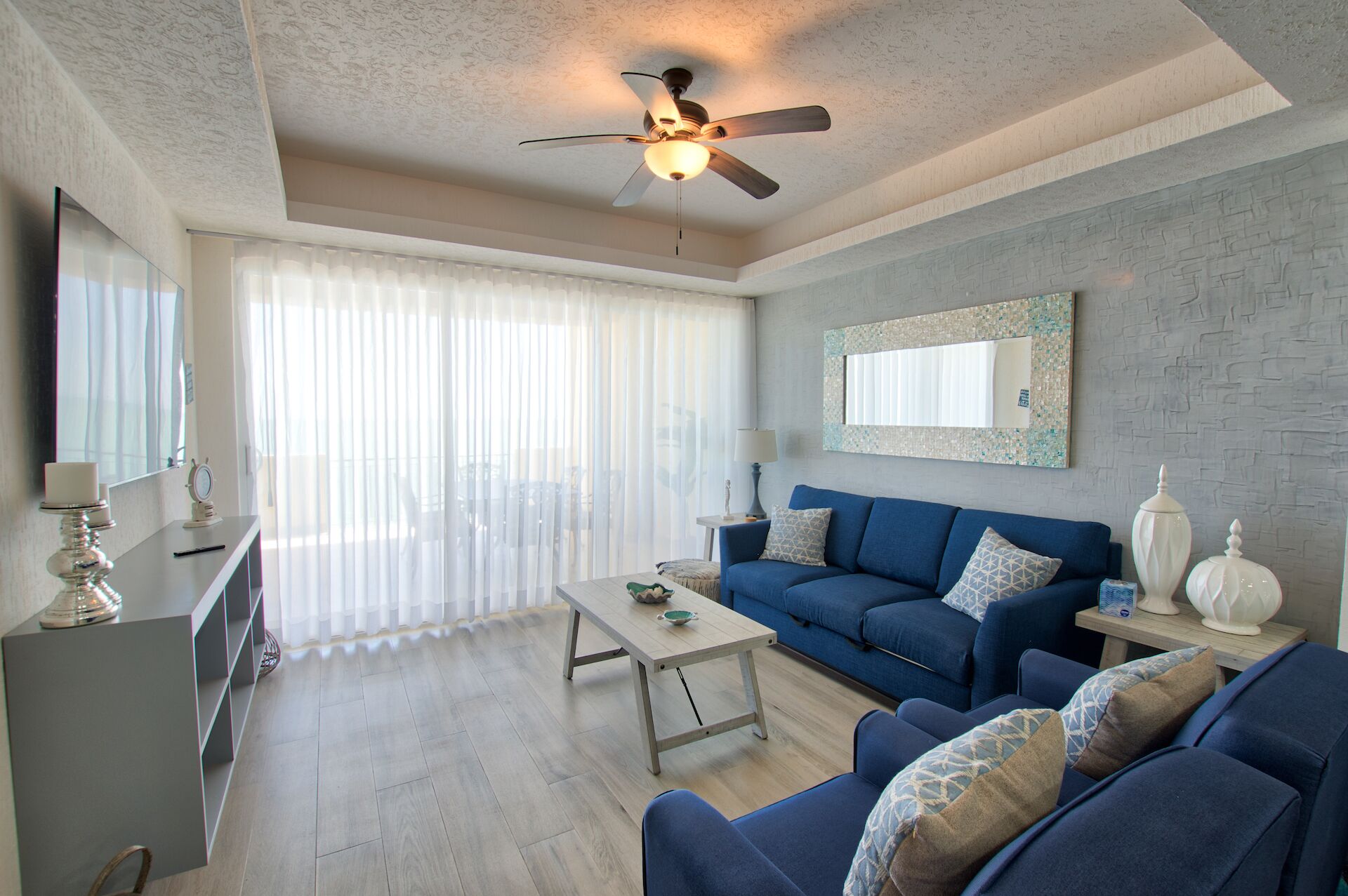 Beautiful Resort Beachfront 3 bedroom Condo-Pool, water slides, beach access