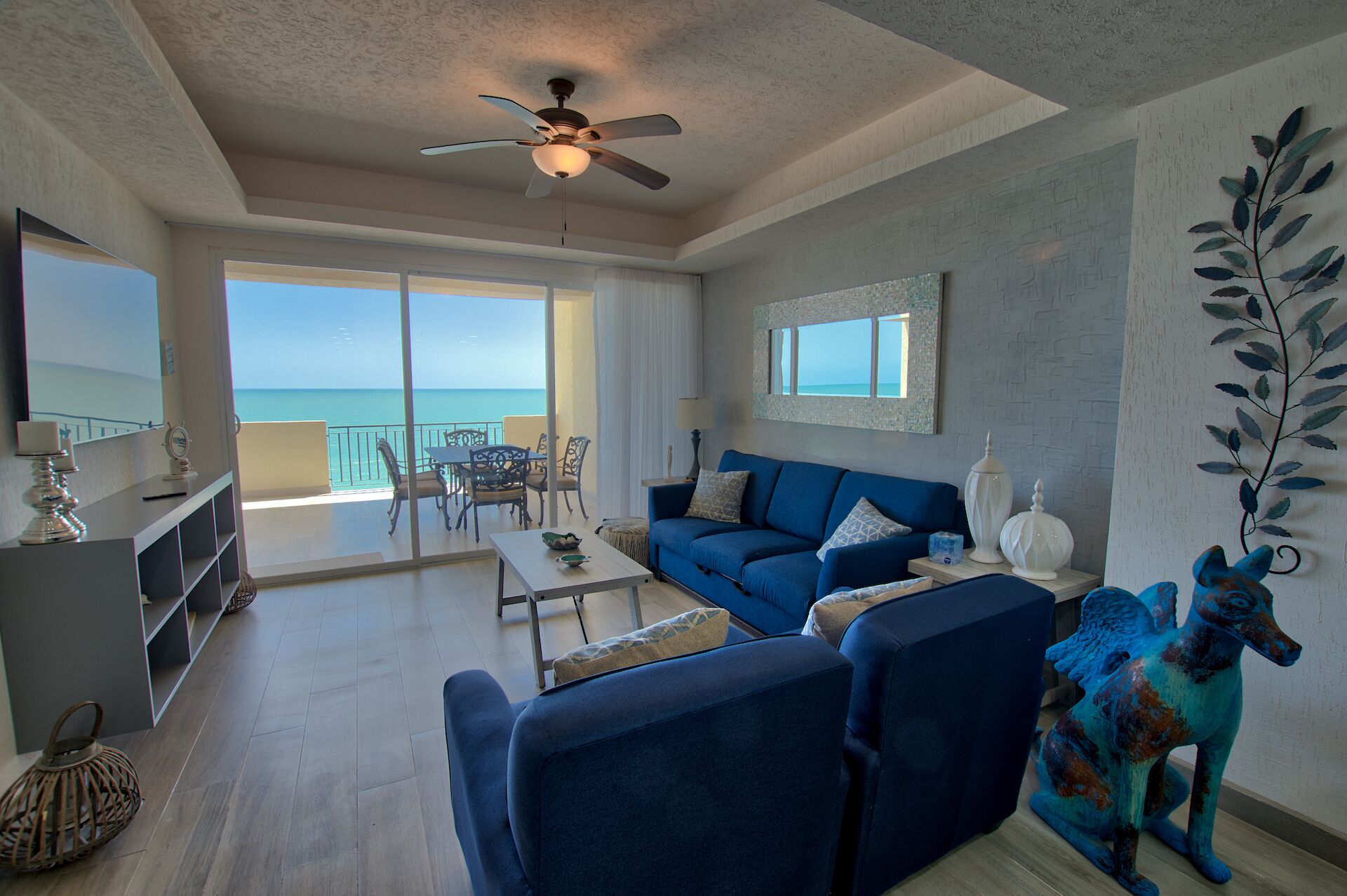 Beautiful Resort Beachfront 3 bedroom Condo-Pool, water slides, beach access