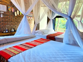 Deluxe Bungalow | Pillowtop beds, free WiFi, bed sheets