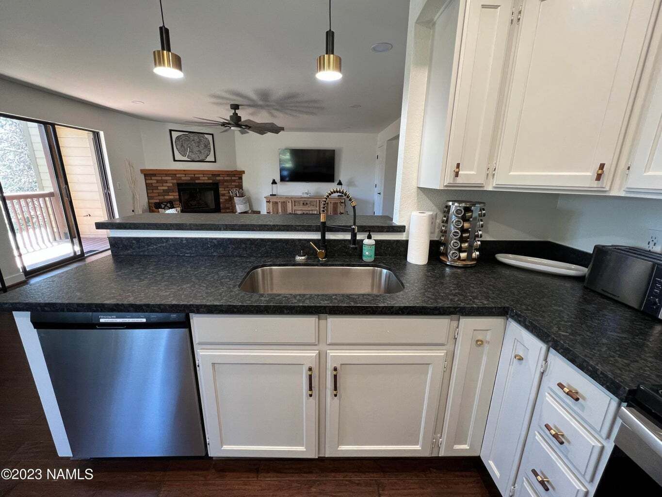 Luxurious 2 Bedroom 2 Bath Condo in Continental Country Club