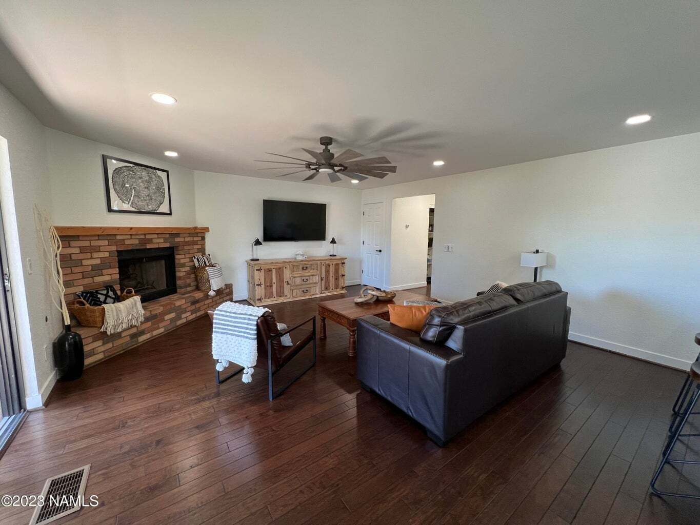 Luxurious 2 Bedroom 2 Bath Condo in Continental Country Club