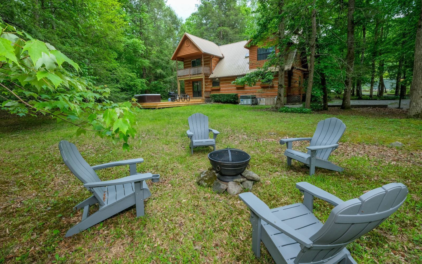 Scenic Creek - Enjoy s'mores and creek sounds!