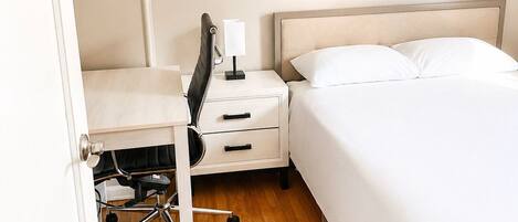 3 habitaciones, escritorio, tabla de planchar con plancha y wifi gratis