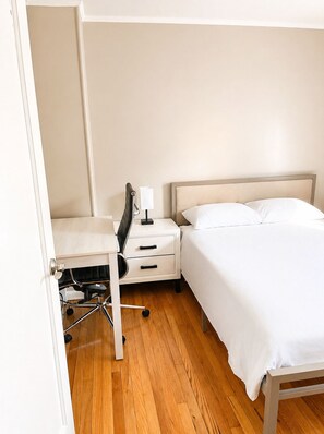 3 bedrooms, desk, iron/ironing board, free WiFi