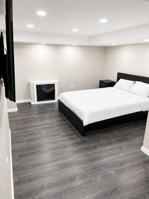 3 bedrooms, desk, iron/ironing board, free WiFi