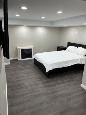 1 bedroom, desk, iron/ironing board, free WiFi