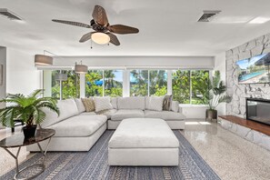 Smart TV, fireplace