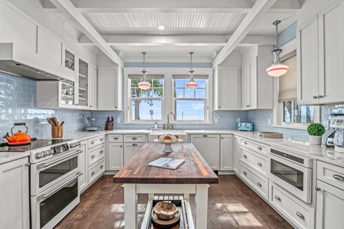 Salty Sister: Stunning Beachfront Vacation Home with Heated Pool, Steps from Anna Maria Island Beach