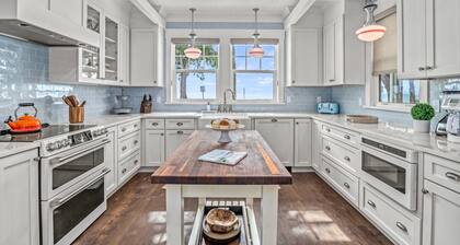 Salty Sister: Stunning Beachfront Vacation Home with Heated Pool, Steps from Anna Maria Island Beach
