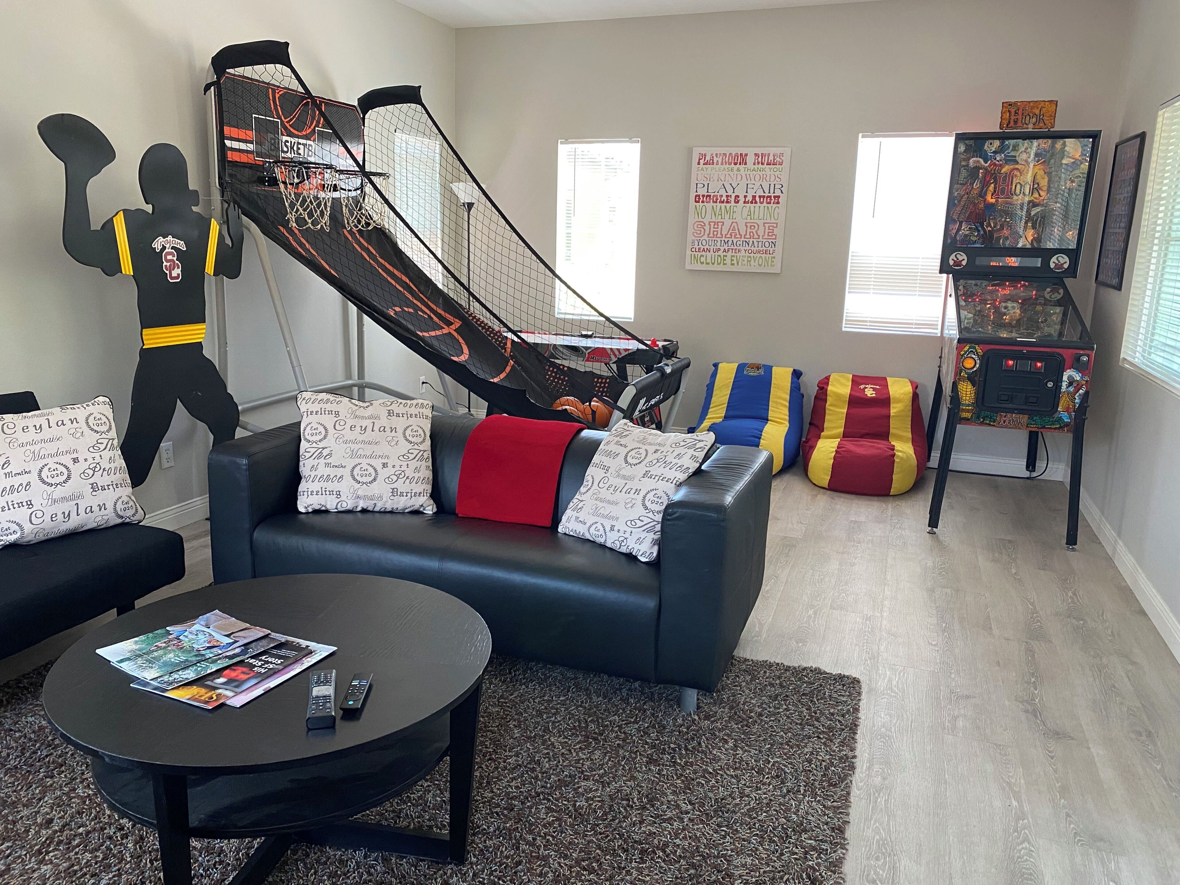 Huge 199 Per Night Summer Discounts! Luxe Farmhouse with Rockin' Game Room!