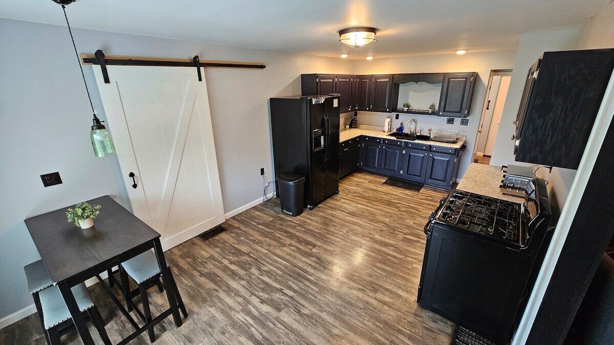 Cozy 2 Bedroom Apartment!