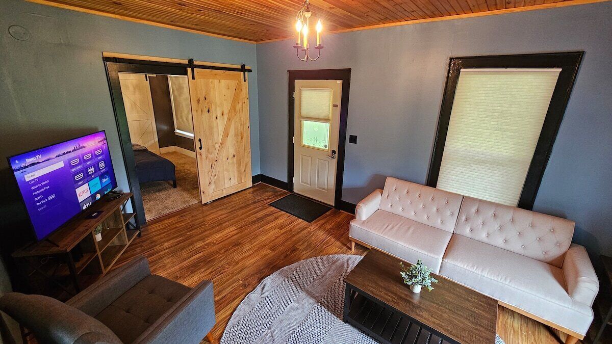 Cozy 2 Bedroom Apartment!