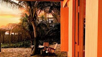 Habitación básica doble, vista parcial al océano | 1 habitación, wifi gratis y ropa de cama