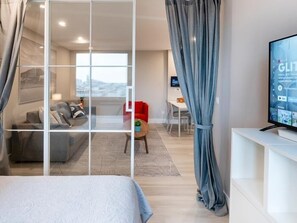 1 habitación, tabla de planchar con plancha y wifi