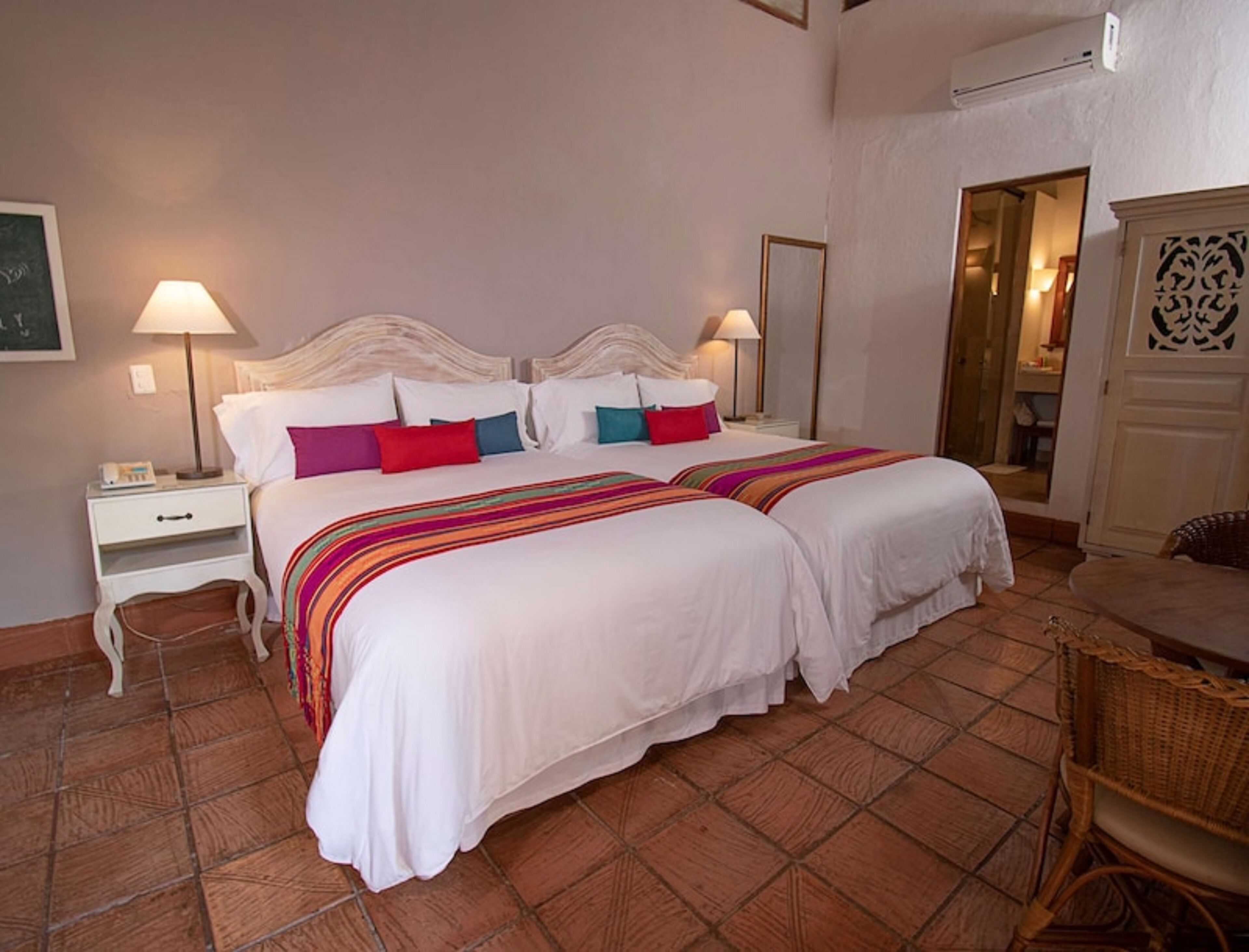 Photo - Room in Lodge - Hb-Stf Boutique Hotel Room With Jacuzzi Air Conditioning And Wifi