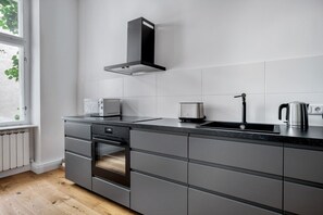 Réfrigérateur, micro-ondes, four, lave-vaisselle