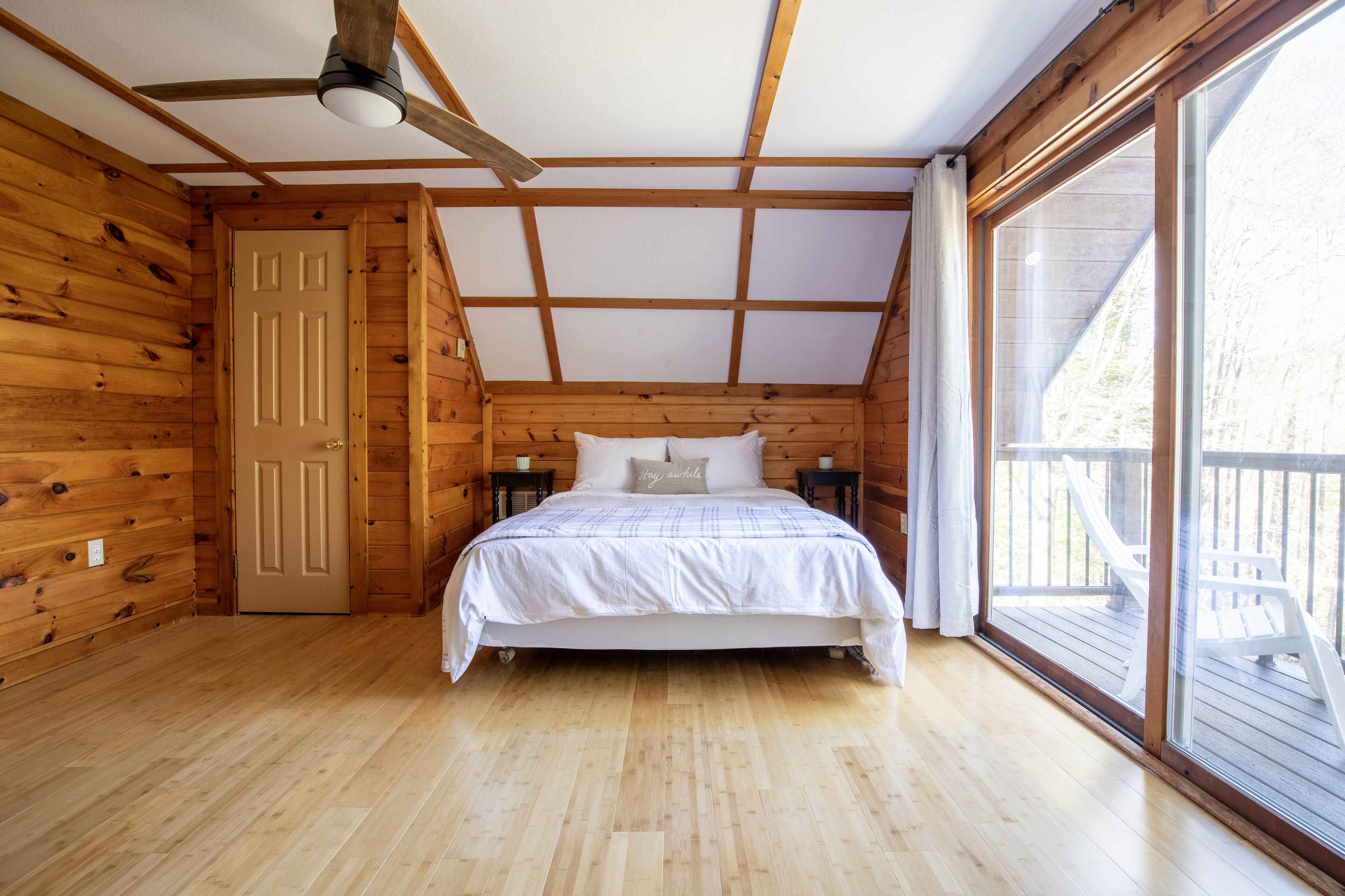 Lake George Secluded Chalet in the heart of Bolton Landing