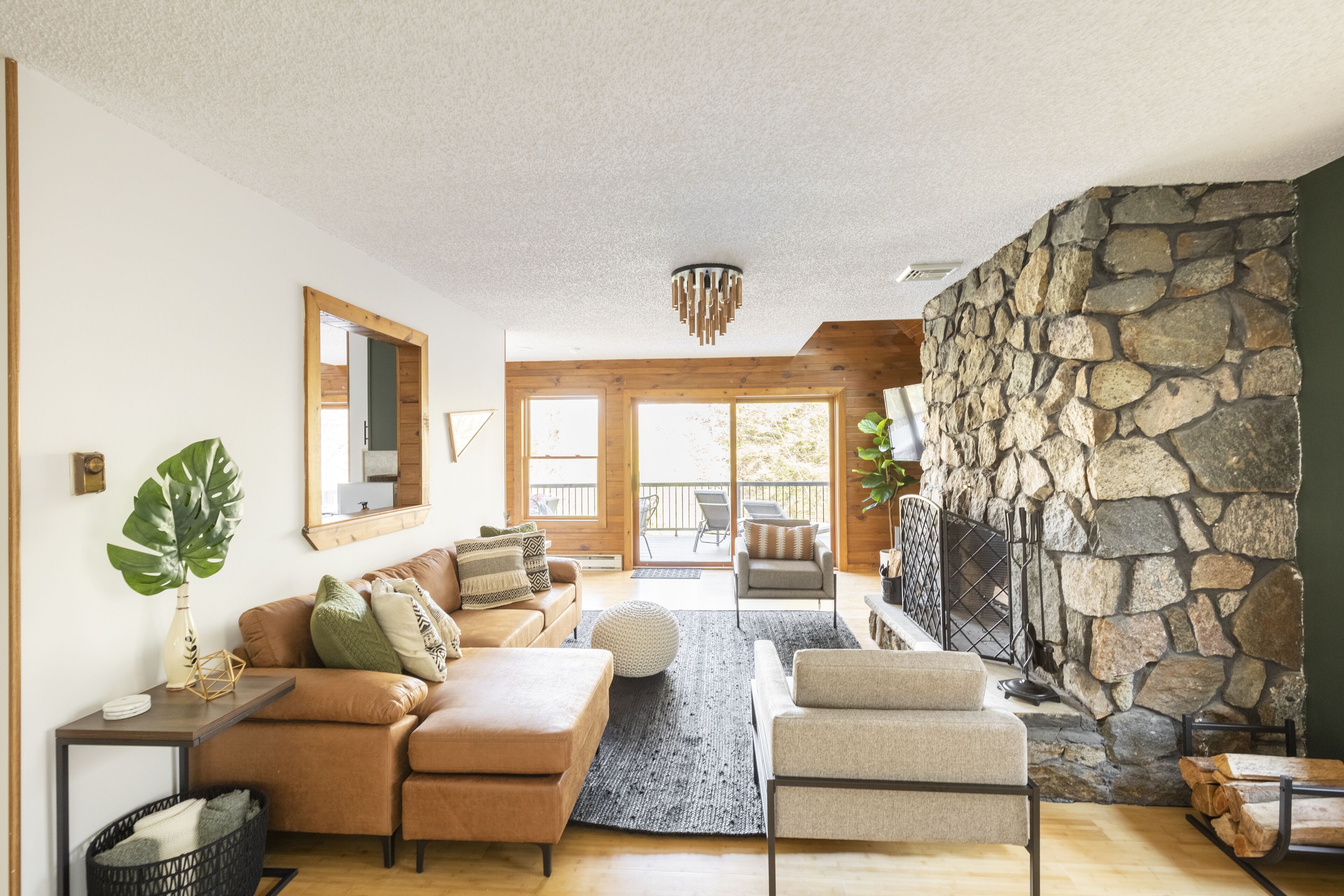 Lake George Secluded Chalet in the heart of Bolton Landing