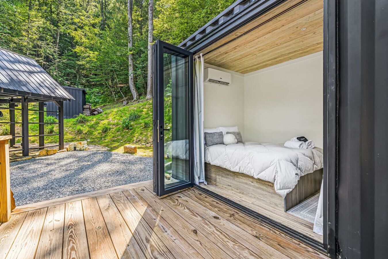 1 bedroom, desk, free WiFi, bed sheets