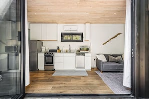 Fridge, oven, stovetop, dishwasher - Unique Stay - 5 Star - Great Location - "Grounded" (Bryson City)