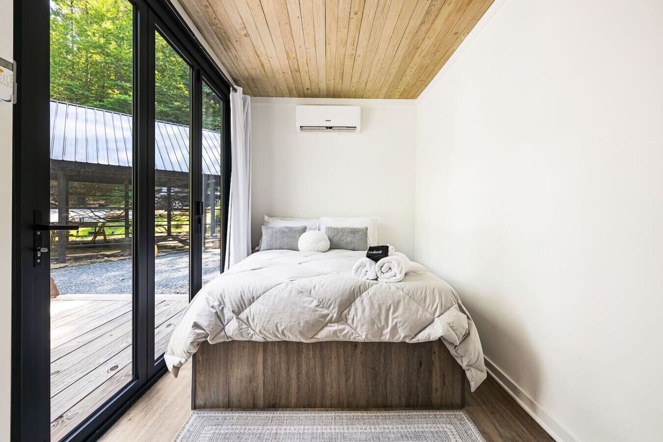 1 bedroom, desk, free WiFi, bed sheets