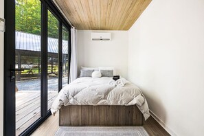 1 bedroom, desk, free WiFi, bed sheets