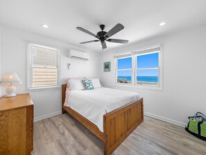 3 bedrooms, iron/ironing board, Internet - IMMACULATE BEACH FRONT 2ND FLOOR UNIT (North Beach Haven)