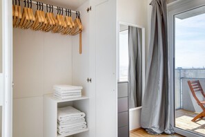 Interior - Stylish Brigittenau 2BR w/ Elevator & Garden, nr Shopping, by Blueground (Vienna)