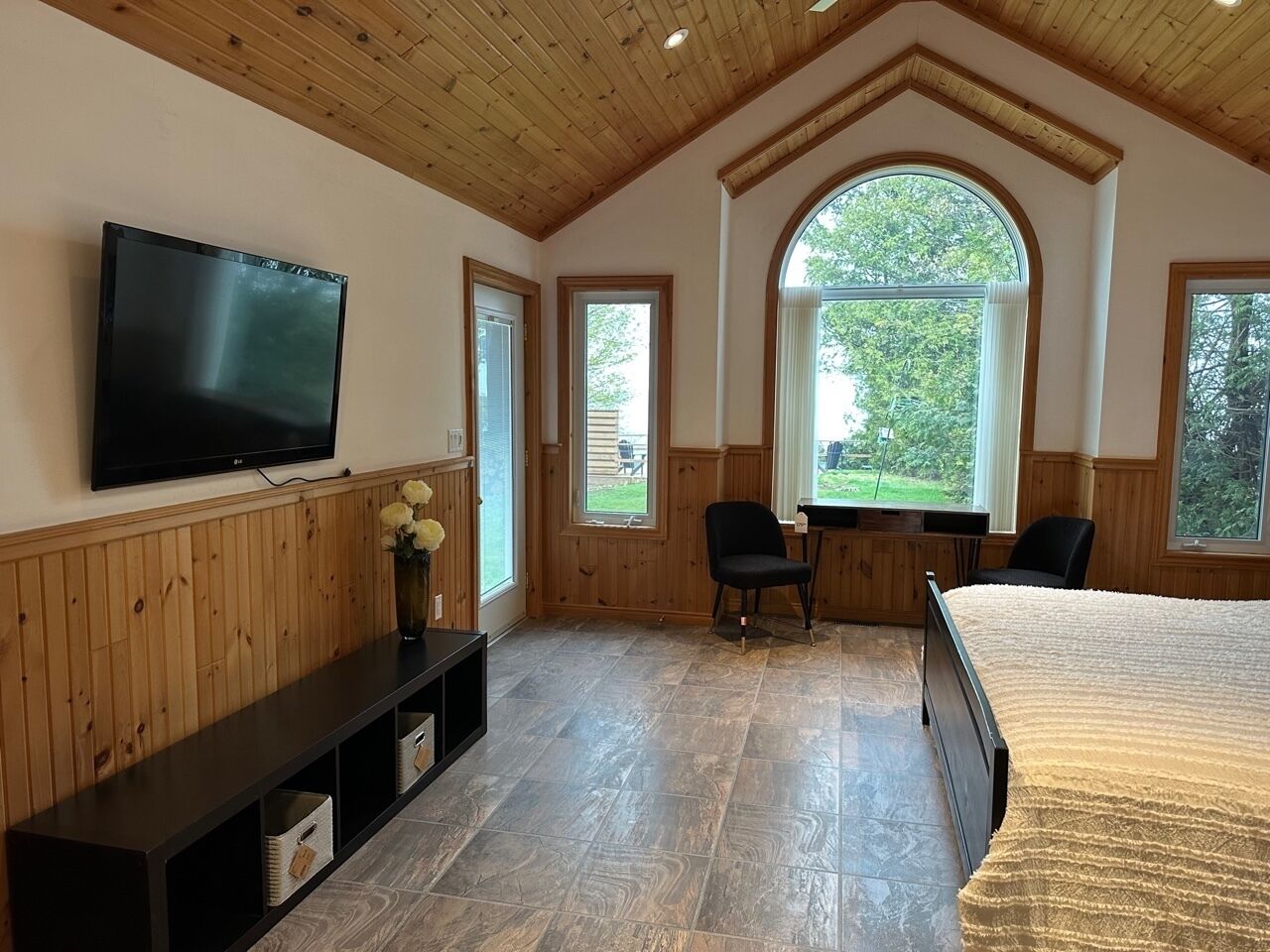 Lakefront Cottage with Private Beach & Private Beach Access