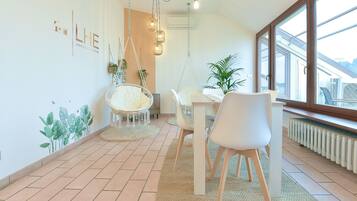 Appartamento, 2 camere da letto, terrazzo, vista città | Ristoranti