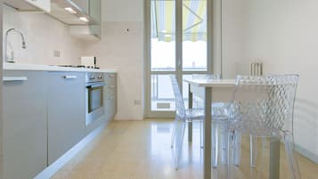 Apartamento, 2 quartos, terraço, vista para a cidade | Cozinha privada
