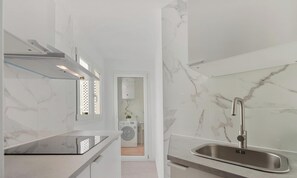 Réfrigérateur, micro-ondes, four, lave-vaisselle