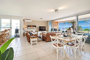 Living area - The Crest Shoal Bay - Prime Location Amazing Views (Shoal Bay)