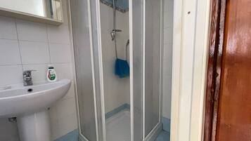 Room, 1 Bedroom, City View | Bathroom
