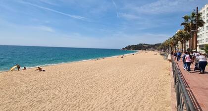 Apartment with balcony 60m beach