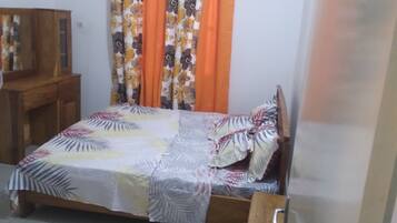 Casa, 4 habitaciones, para fumadores, balcón | 4 habitaciones